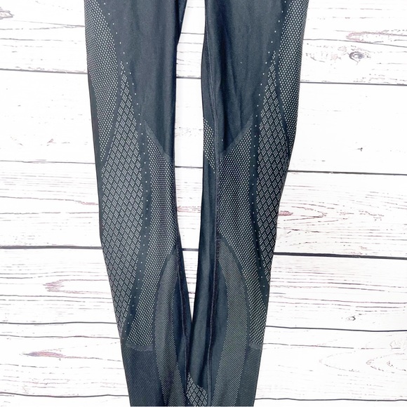 Lululemon mapped out high rise tight in glacier gray - Picture 3 of 5